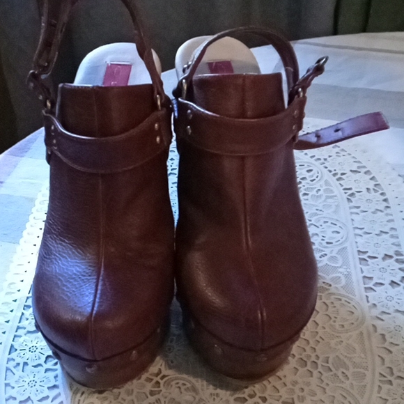 C.label leather maroon clogs - Picture 8 of 9